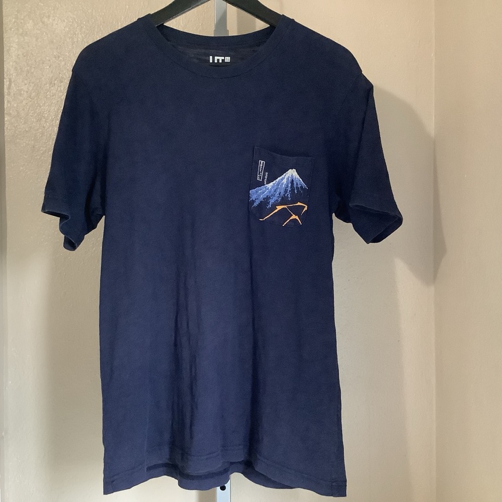 Uniqlo T-Shirt Size Small